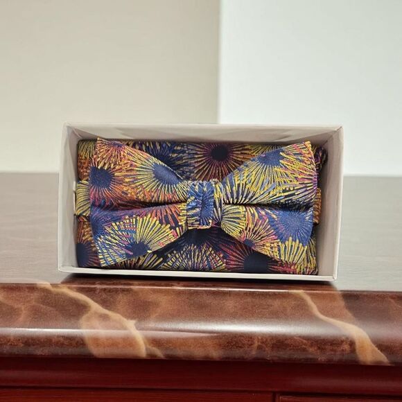 STACY ADAMS NAVY GOLD MAUVE FASHION BOXED BOW TIE & POCKET SQUARE SET.ST - Picture 1 of 5